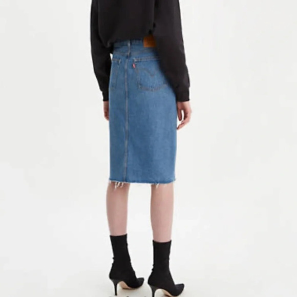 Levi’s Distressed Front Slit Midi Denim Skirt Size 28 - Picture 2 of 5
